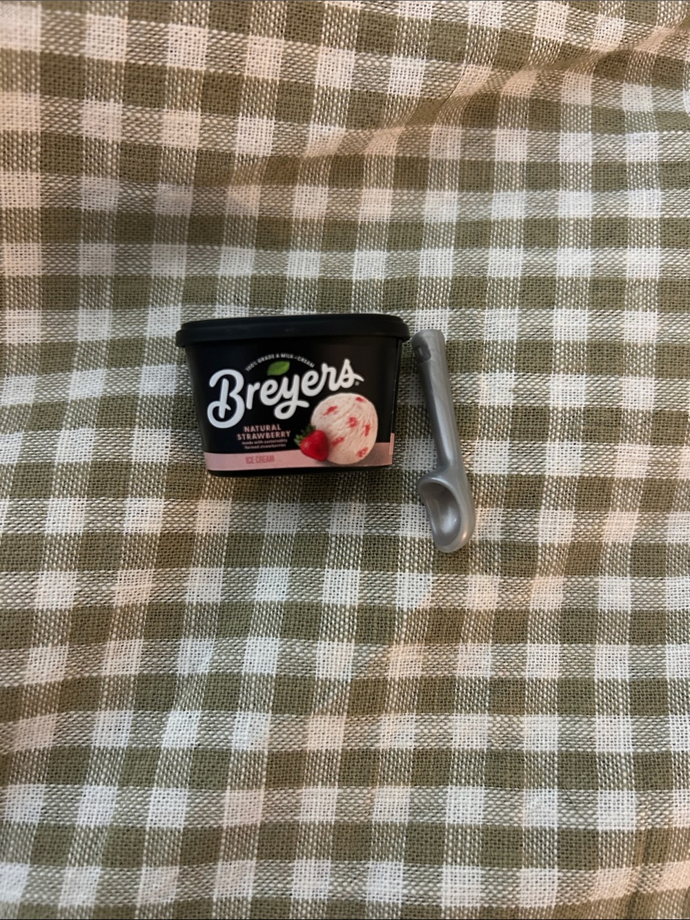 mini verse real brands bryers ice cream strawberry with scoop